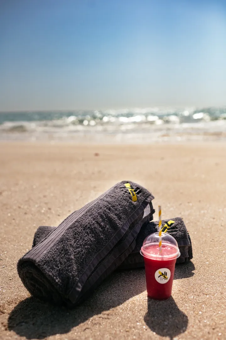 An Al Bahr drink on the sand beside the sea.